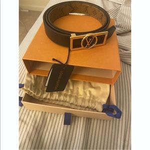 Louis Vuitton reversible leather belt